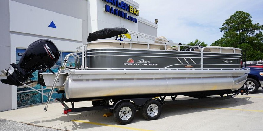 Sun Tracker 22 Party Barge RF