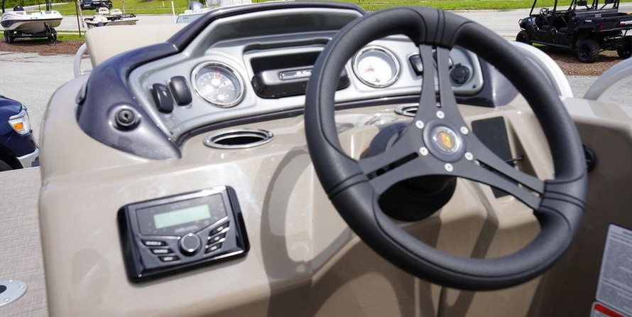 Sun Tracker 22 Party Barge RF