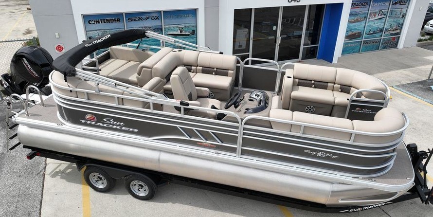 Sun Tracker 22 Party Barge RF