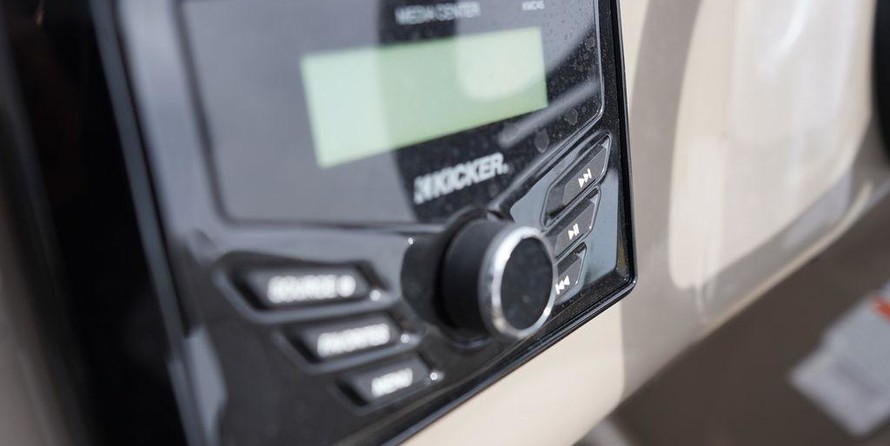 Sun Tracker 22 Party Barge RF