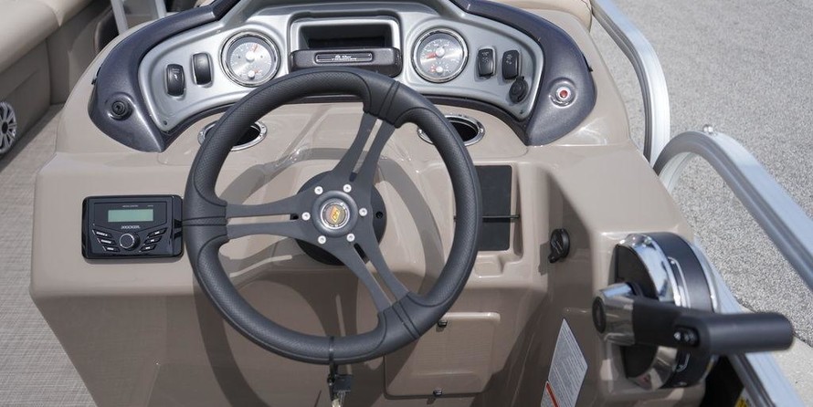 Sun Tracker 22 Party Barge RF