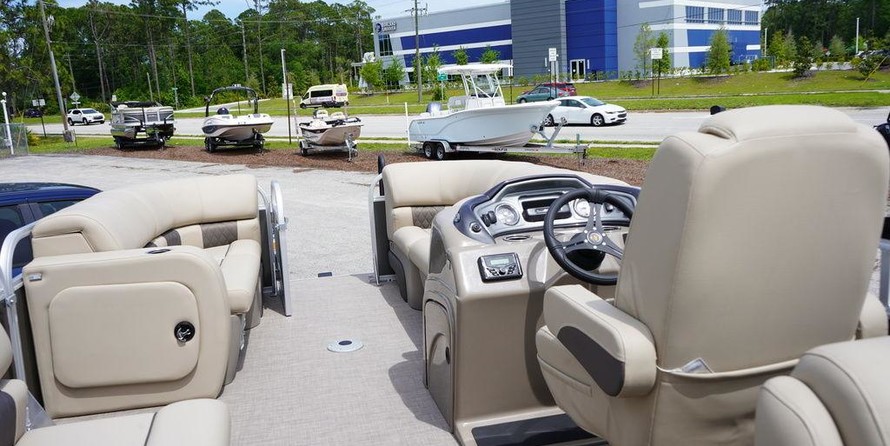 Sun Tracker 22 Party Barge RF