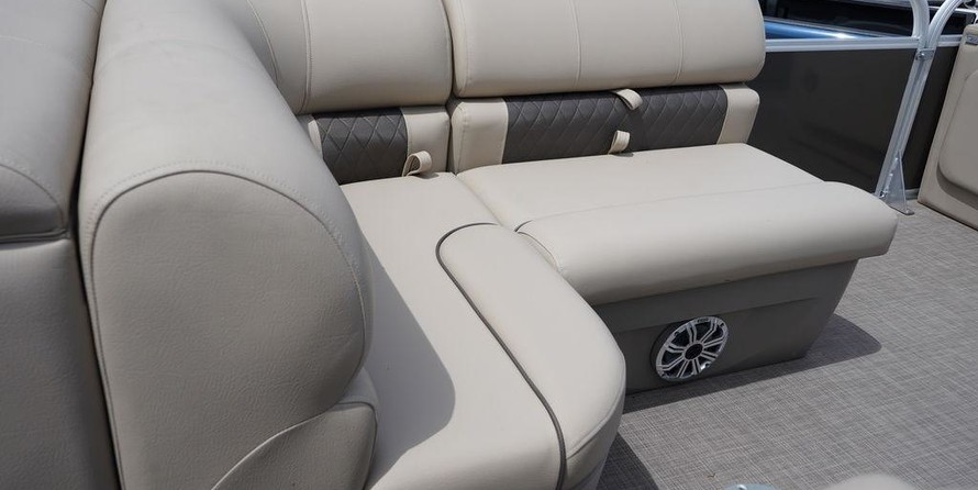 Sun Tracker 22 Party Barge RF