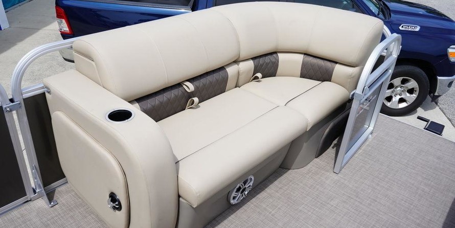 Sun Tracker 22 Party Barge RF