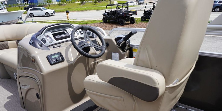 Sun Tracker 22 Party Barge RF