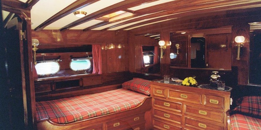 Hamble one design classic yacht