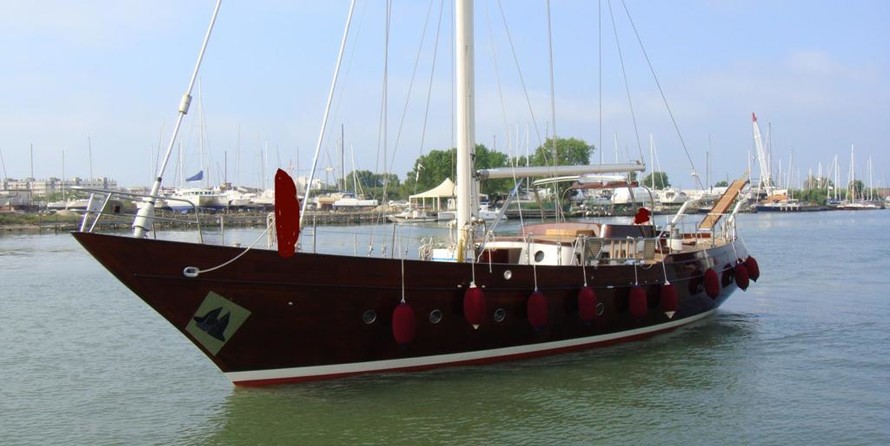 Hamble one design classic yacht