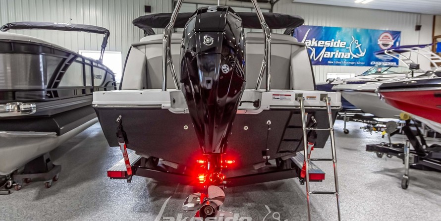 Hurricane fundeck 232