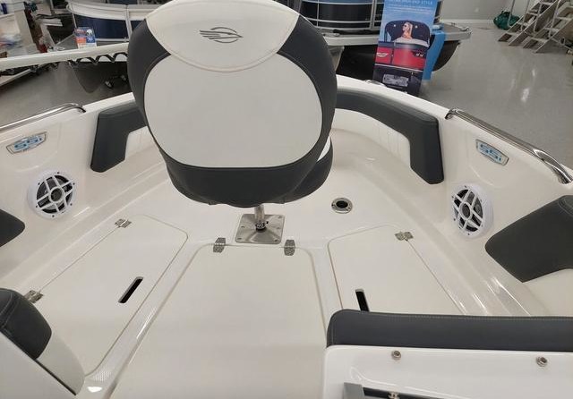 Chaparral 21 H2O OB Ski & Fish