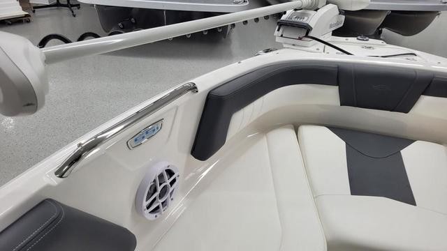 Chaparral 21 H2O OB Ski & Fish