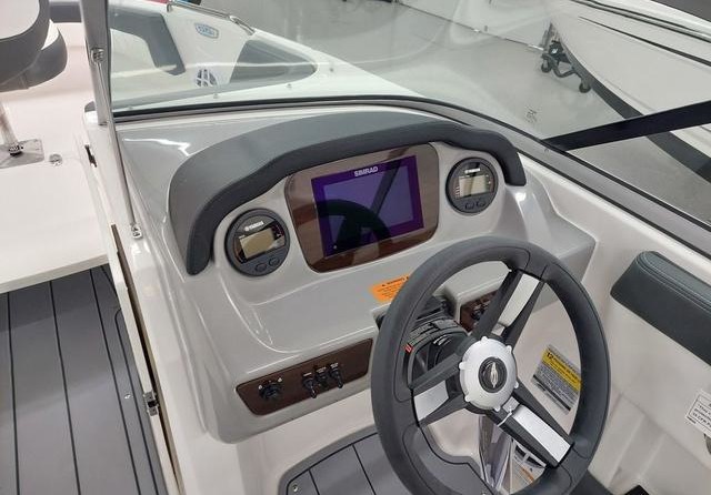 Chaparral 21 H2O OB Ski & Fish