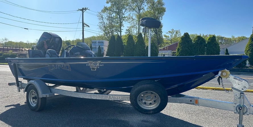 Lund Boats 1875 Pro-V Bass