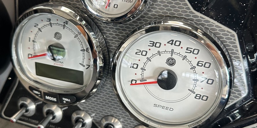 Lund Boats 1875 Pro-V Bass