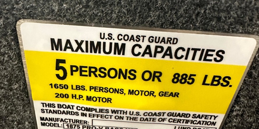 Lund Boats 1875 Pro-V Bass