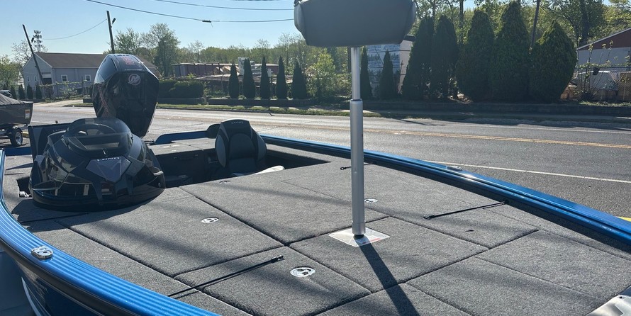 Lund Boats 1875 Pro-V Bass