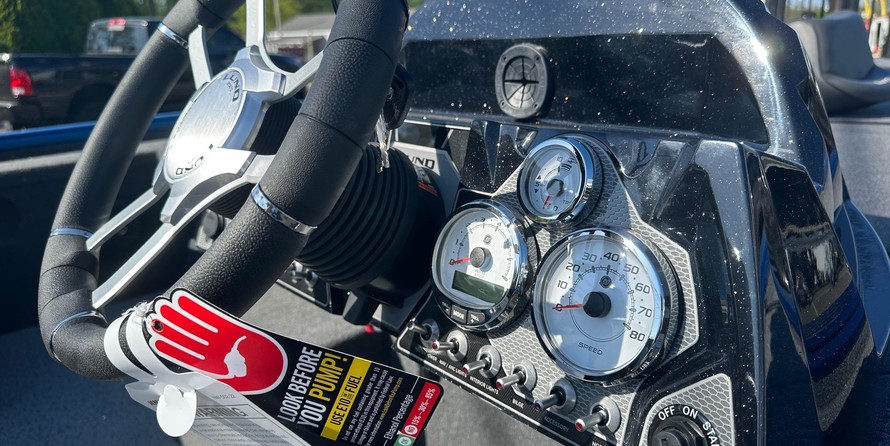 Lund Boats 1875 Pro-V Bass