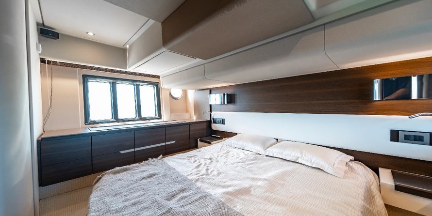 Azimut 50 Fly Galley Up