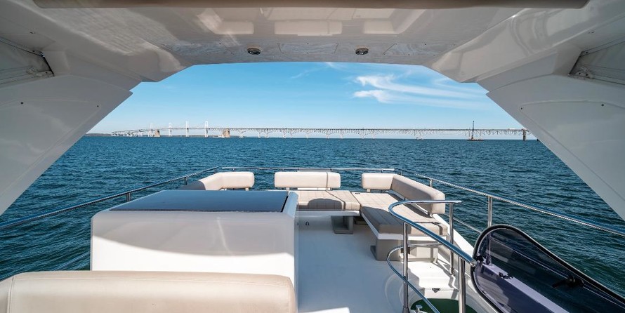 Azimut 50 Fly Galley Up