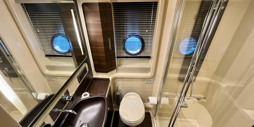 Azimut 50 Fly Galley Up