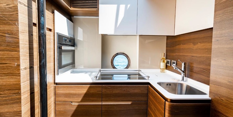 Azimut 50 Fly Galley Up