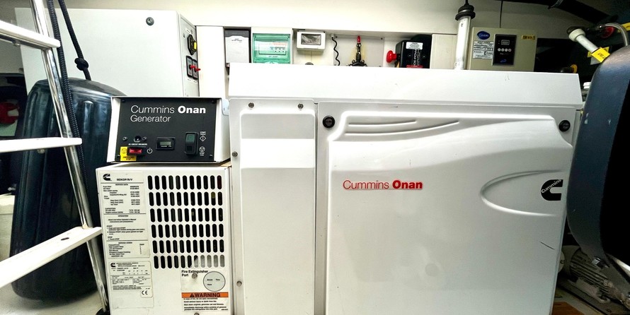 Azimut 50 Fly Galley Up