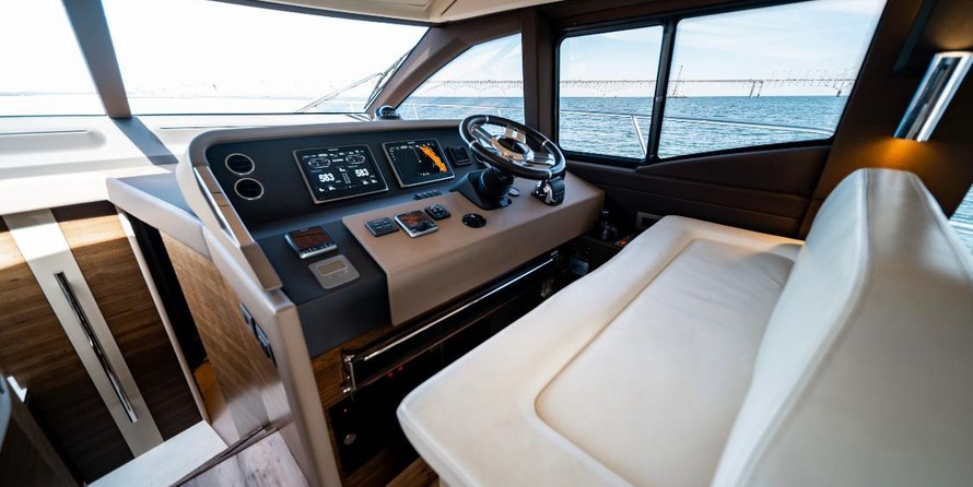 Azimut 50 Fly Galley Up
