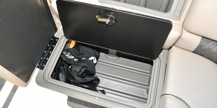 Sun Tracker Party Barge 20 DLX