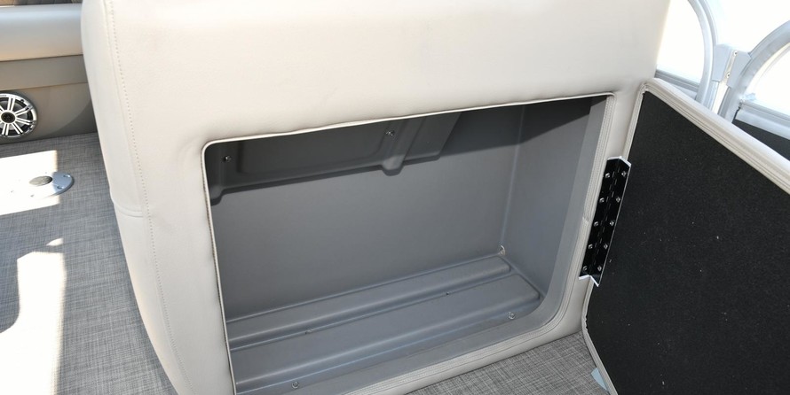 Sun Tracker Party Barge 20 DLX