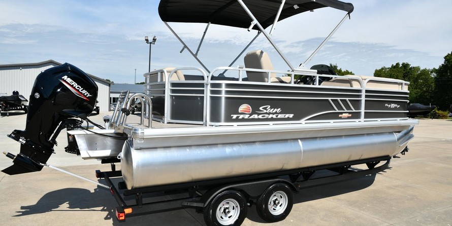 Sun Tracker Party Barge 20 DLX