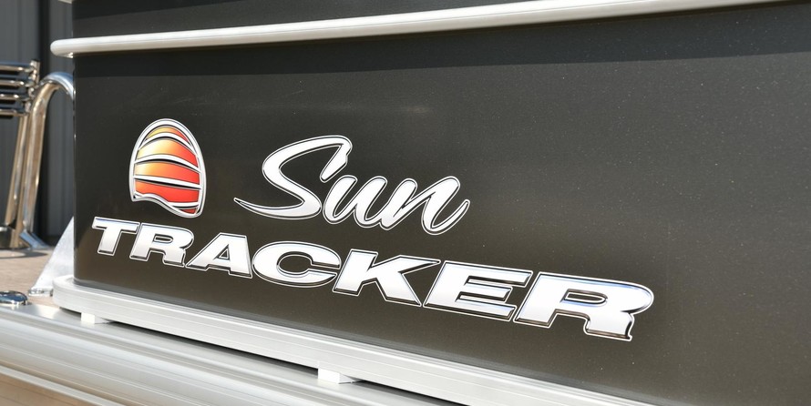 Sun Tracker Party Barge 20 DLX