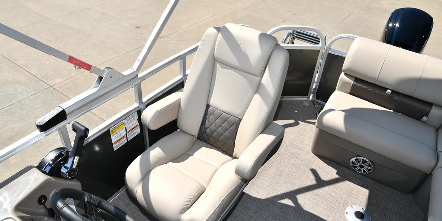 Sun Tracker Party Barge 20 DLX