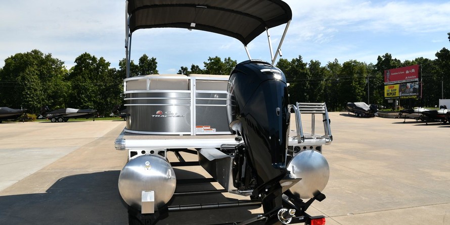 Sun Tracker Party Barge 20 DLX