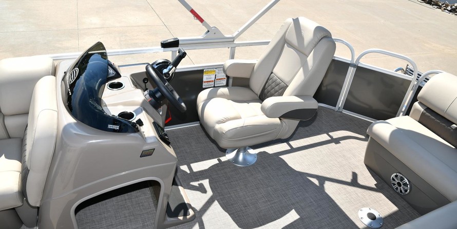 Sun Tracker Party Barge 20 DLX