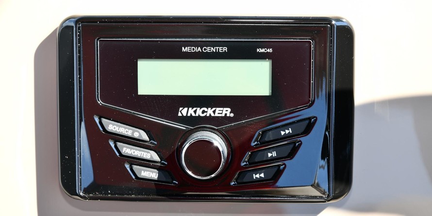 Sun Tracker Party Barge 20 DLX