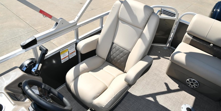 Sun Tracker Party Barge 20 DLX