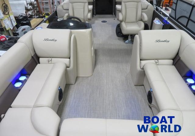 Premier Pontoons Navigator 220