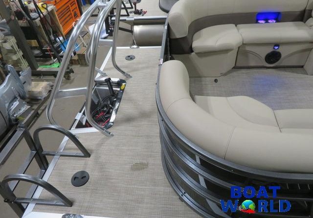 Premier Pontoons Navigator 220