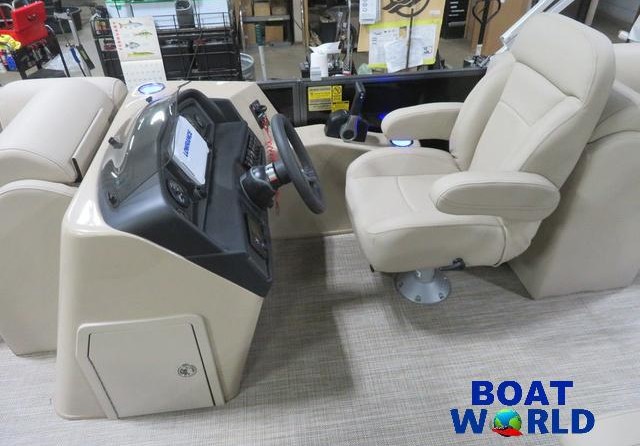 Premier Pontoons Navigator 220