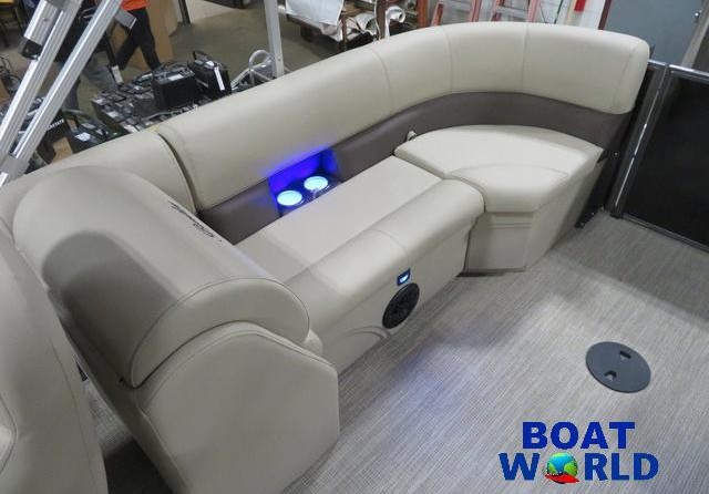 Premier Pontoons Navigator 220