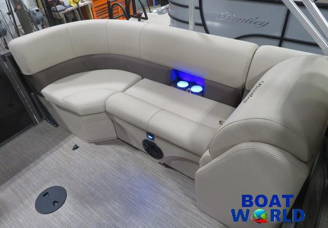 Premier Pontoons Navigator 220