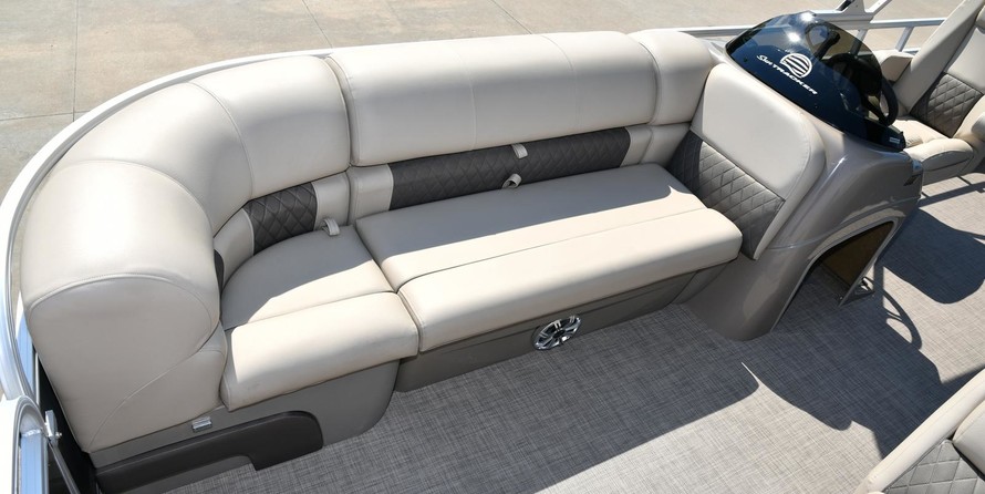 Sun Tracker Party Barge 20 DLX