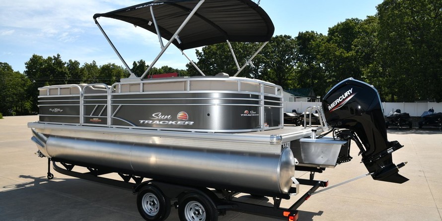 Sun Tracker Party Barge 20 DLX