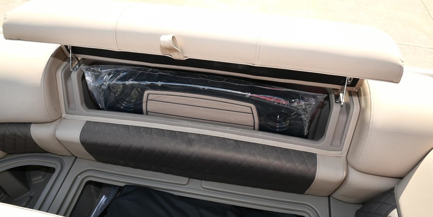 Sun Tracker Party Barge 20 DLX