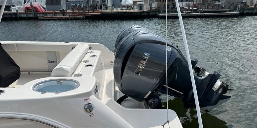 Robalo centre console r272
