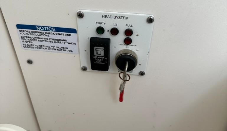 Robalo centre console r272