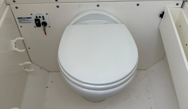 Robalo centre console r272