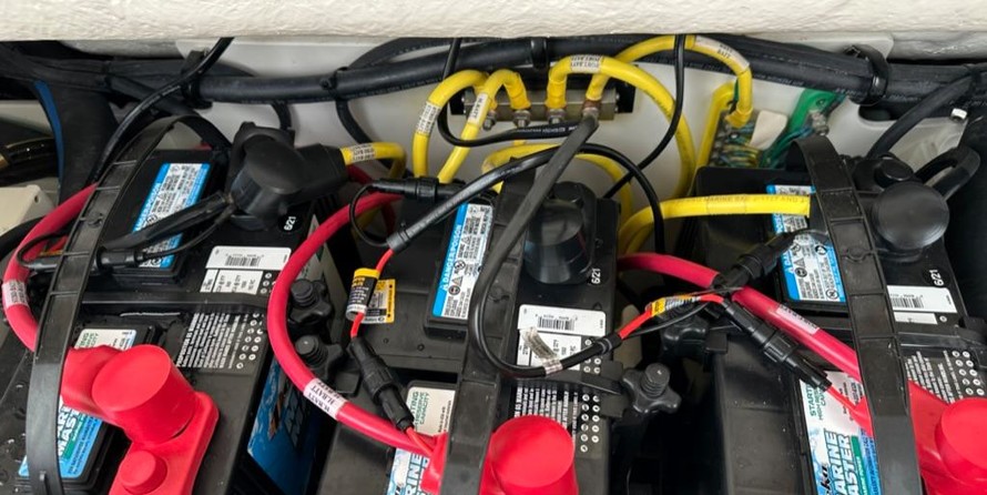 Robalo centre console r272