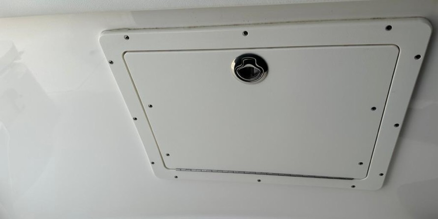 Robalo centre console r272