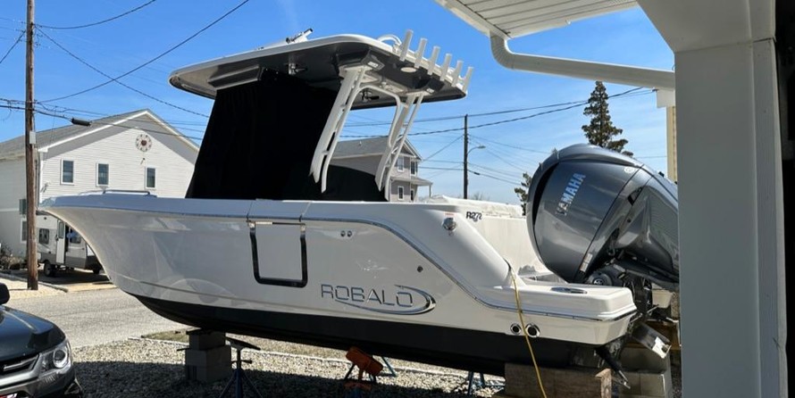 Robalo centre console r272