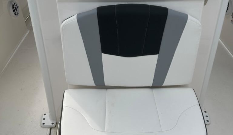 Robalo centre console r272